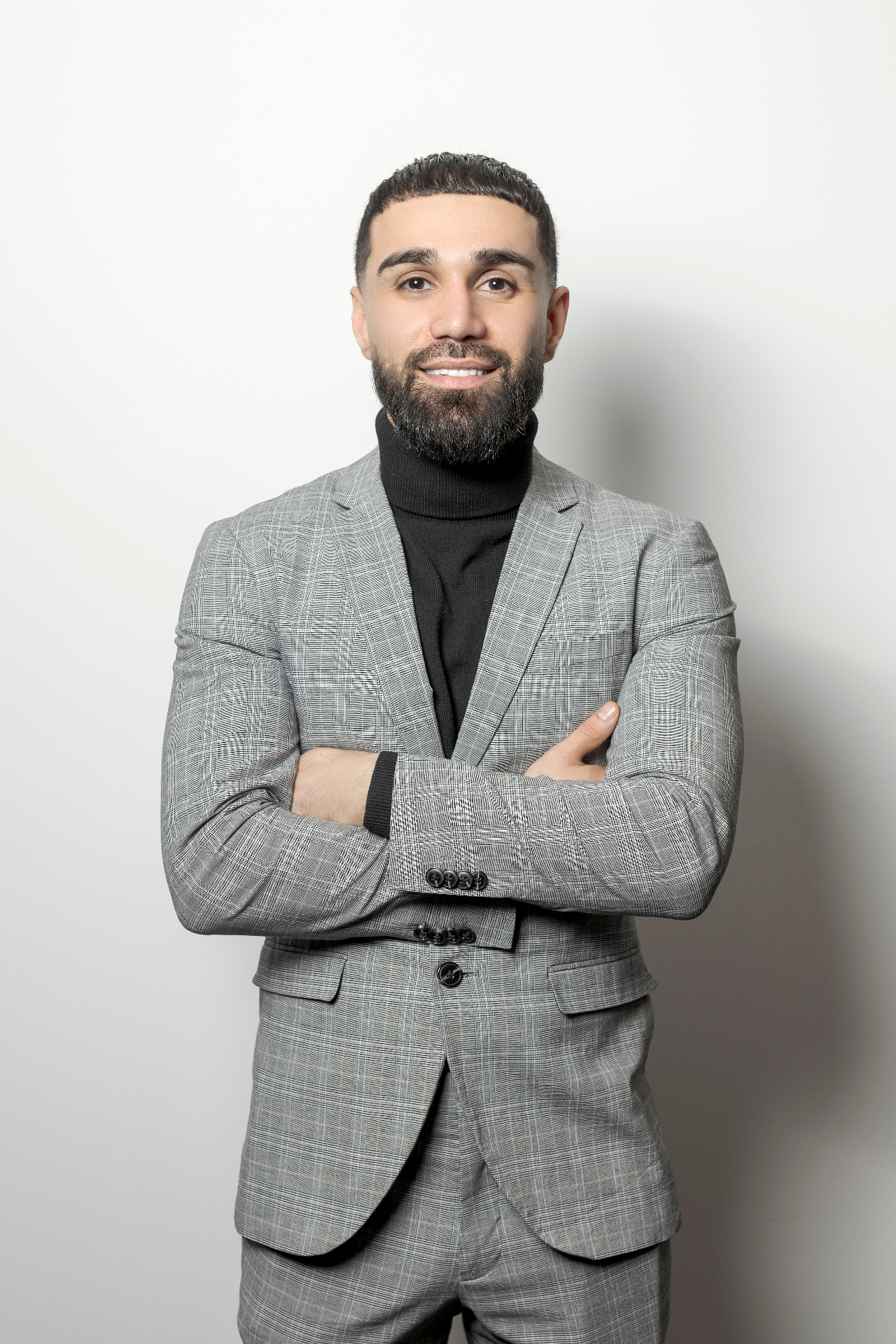Nick Azadeh, Koordinator
